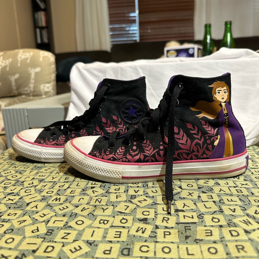 Converse Frozen 2 Anna girl’s shoes, Size 2/33.5